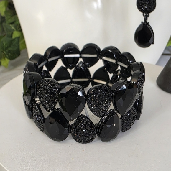 Elegant Glam Bracelet Earrimgs Set Black Glass and Crystal Teardrop - Picture 3 of 12